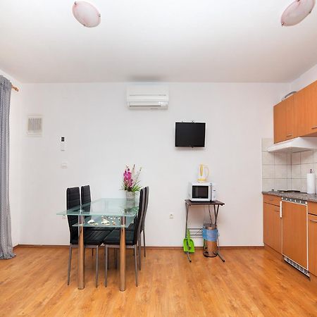 Apartments Barbara Brseč Δωμάτιο φωτογραφία
