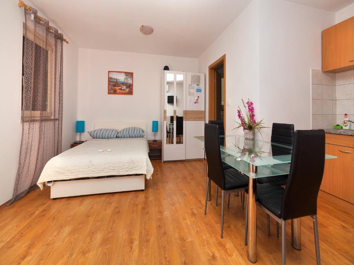 Apartments Barbara Brseč Εξωτερικό φωτογραφία
