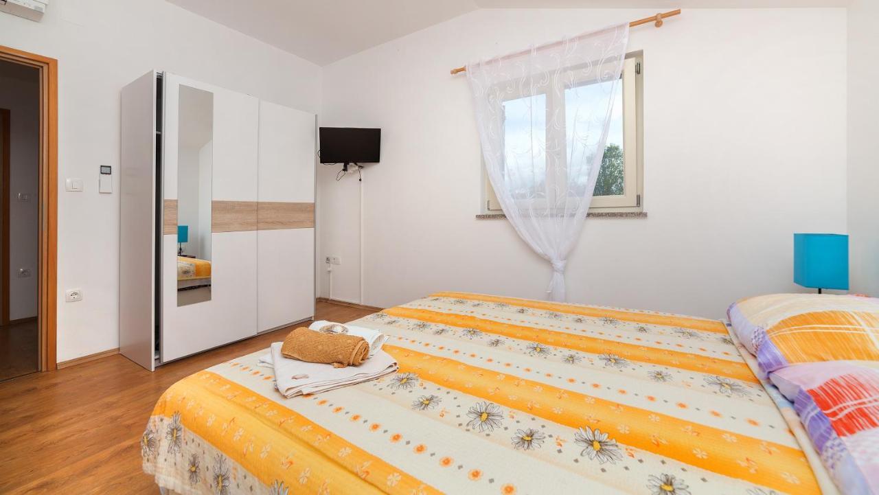 Apartments Barbara Brseč Εξωτερικό φωτογραφία