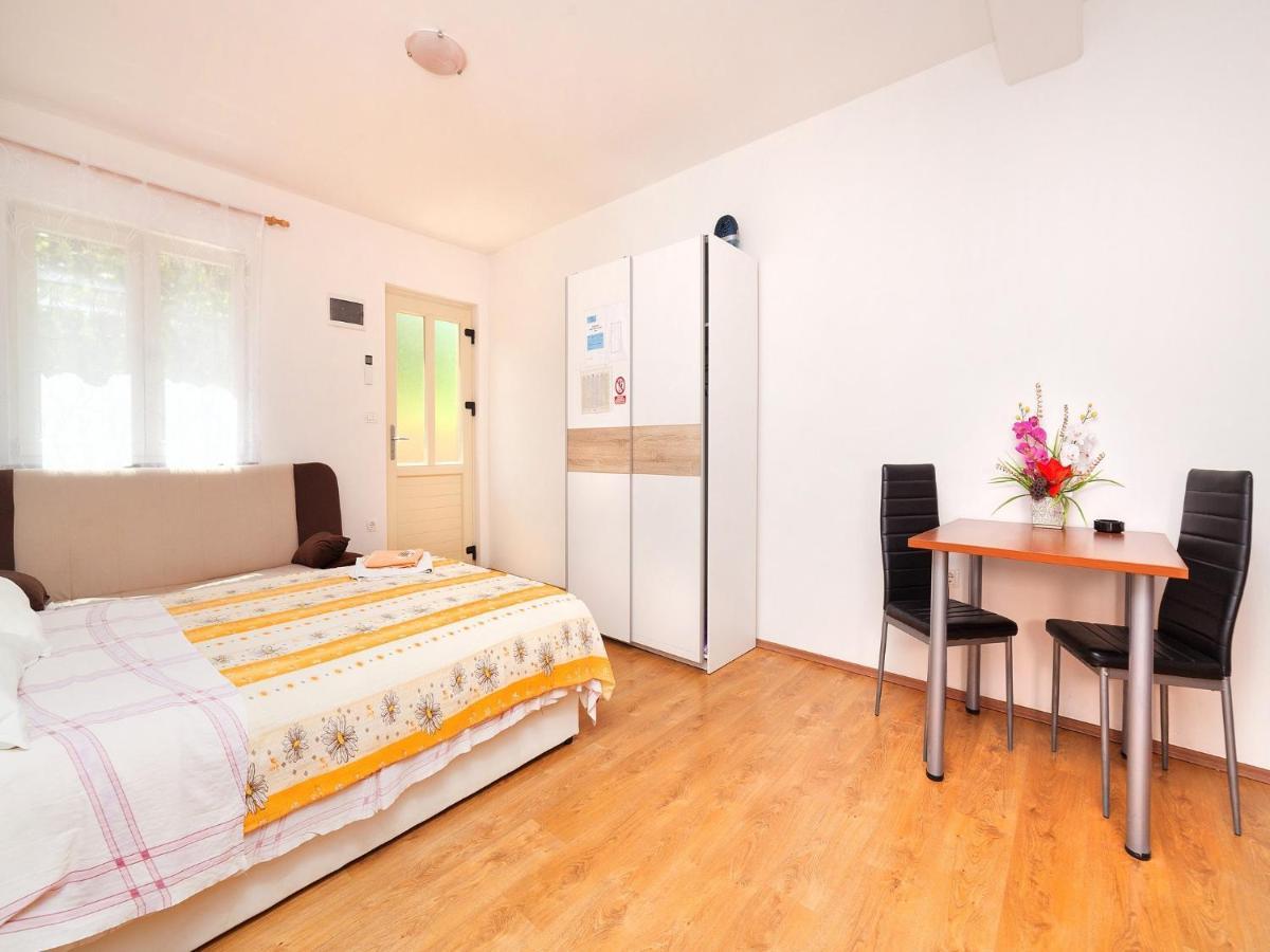 Apartments Barbara Brseč Εξωτερικό φωτογραφία